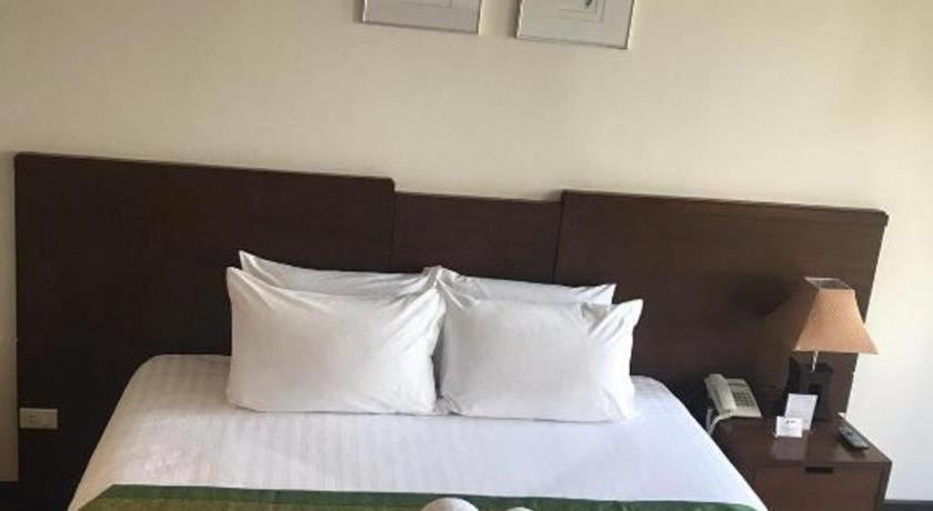 Suwan Golf & Country Club Hotel Nakhon Pathom Bagian luar foto