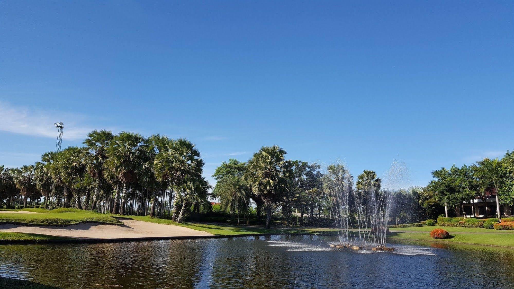 Suwan Golf & Country Club Hotel Nakhon Pathom Bagian luar foto