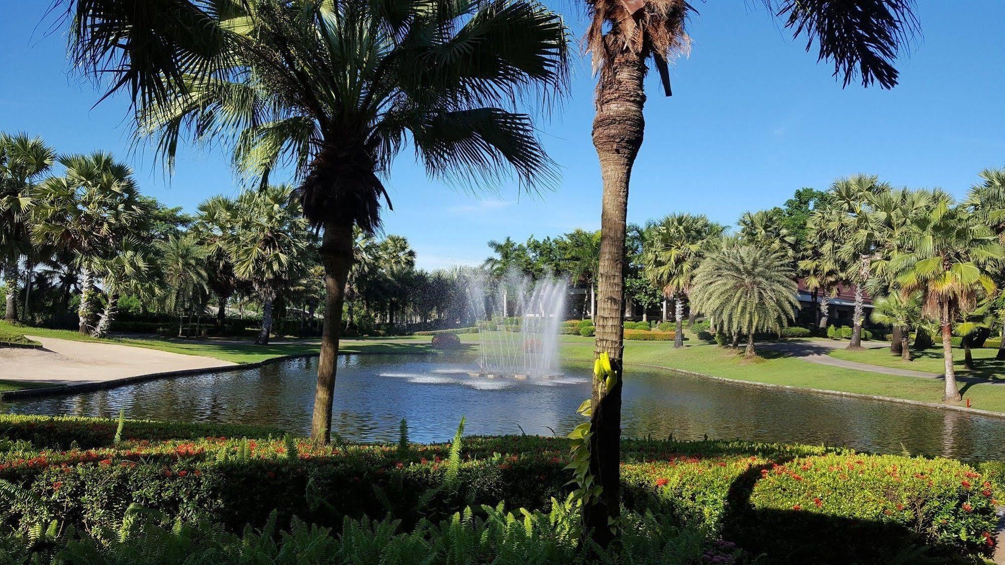 Suwan Golf & Country Club Hotel Nakhon Pathom Bagian luar foto
