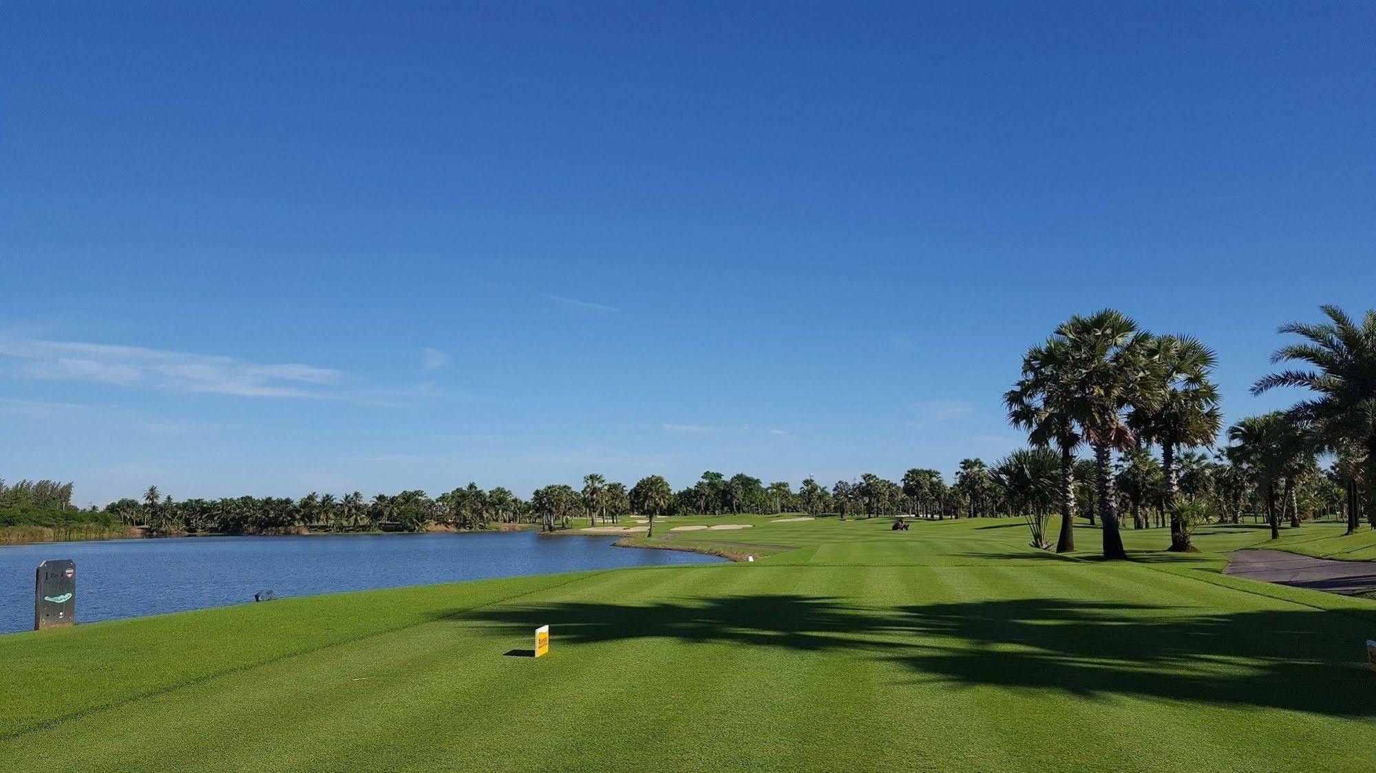Suwan Golf & Country Club Hotel Nakhon Pathom Bagian luar foto