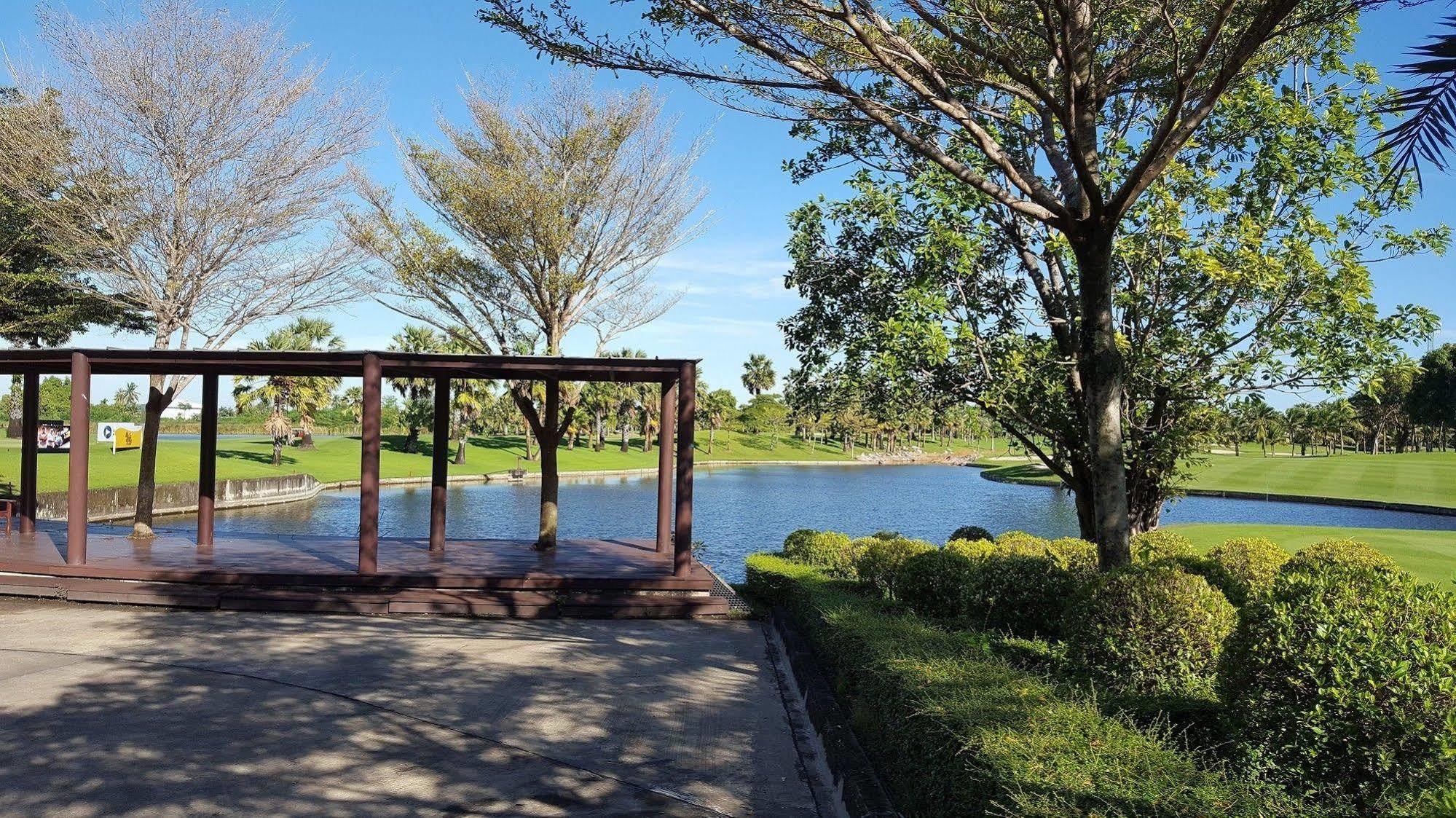 Suwan Golf & Country Club Hotel Nakhon Pathom Bagian luar foto