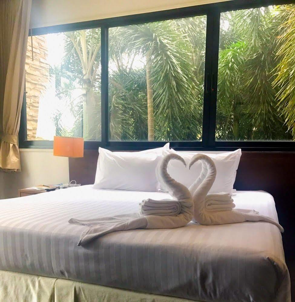 Suwan Golf & Country Club Hotel Nakhon Pathom Bagian luar foto