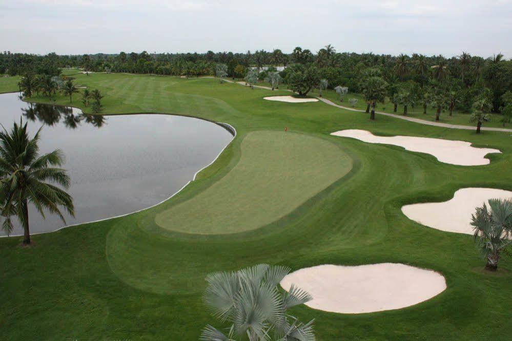 Suwan Golf & Country Club Hotel Nakhon Pathom Bagian luar foto