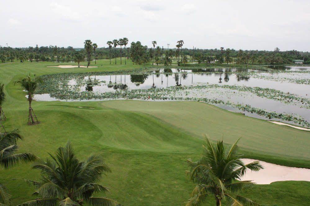 Suwan Golf & Country Club Hotel Nakhon Pathom Bagian luar foto